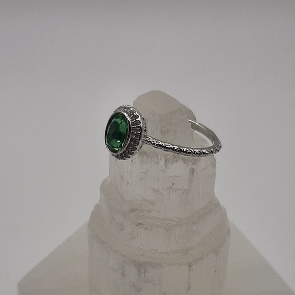 R1029 Green Ring Plated - Fragrant Jewels - Picture 2 of 7